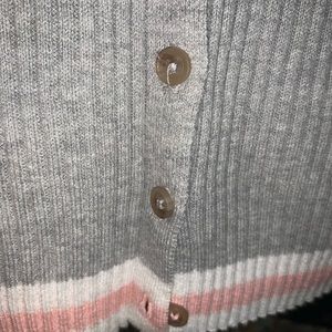 Grey cardigan with white and pink